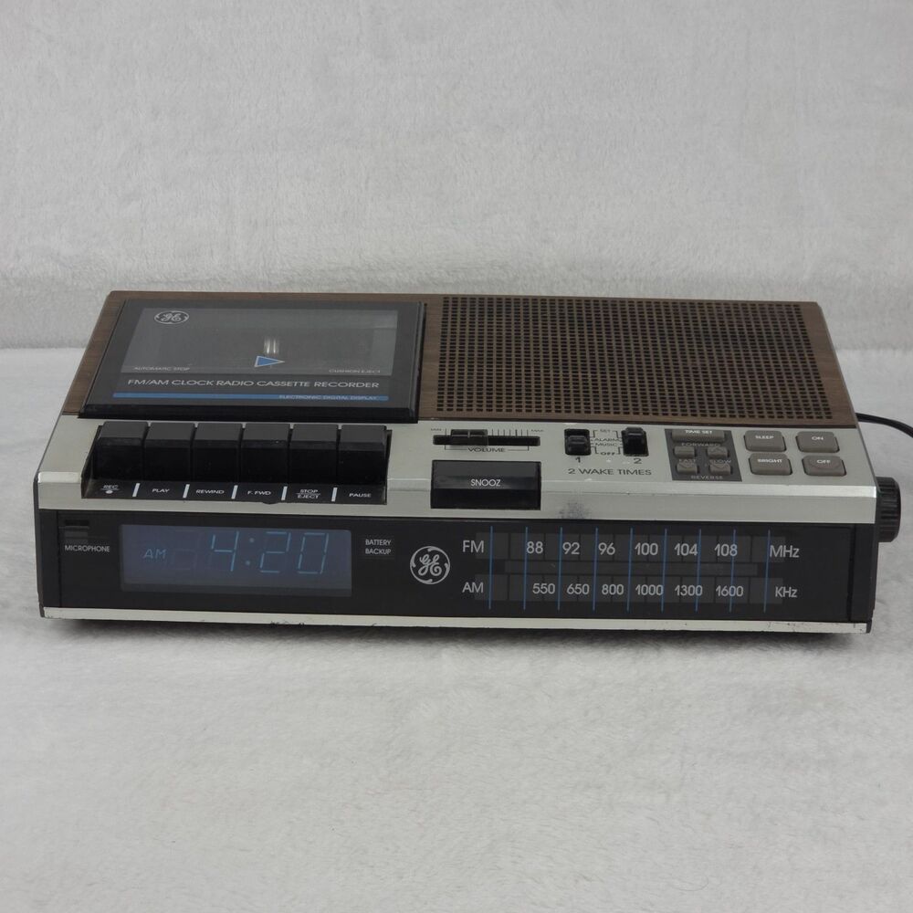 Vintage GE 7-4956B Clock Radio AM/FM Dual Alarm‎ Woodgrain Cassette NOT Working